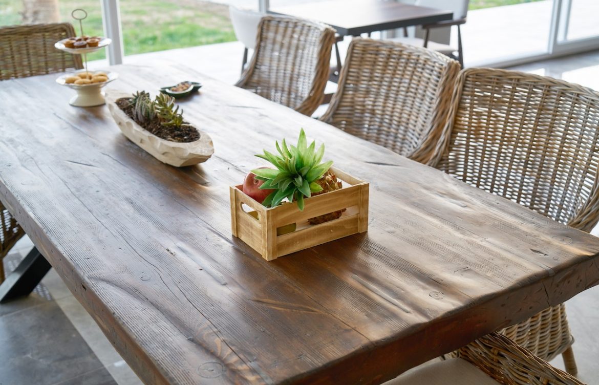 Factors To Consider While Buying A Dining Table