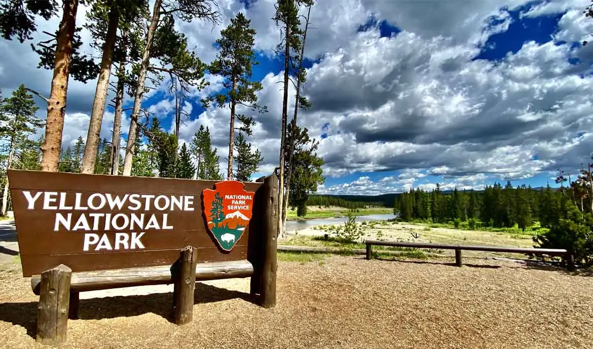 Unveiling the Wonders of Yellowstone National Park